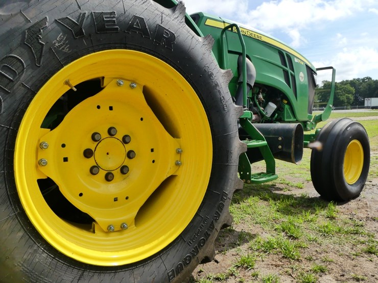 2018-john-deere-5075m-image-6