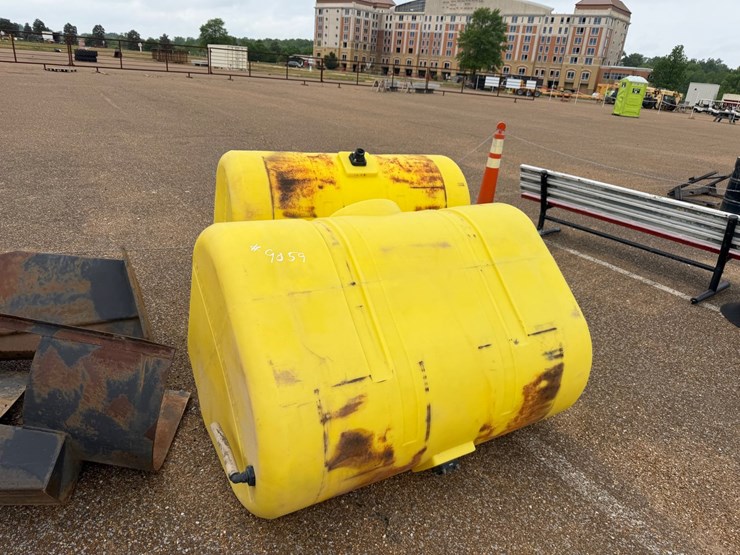 #9059-•-(2)-300-gallon-saddletanks-for-john-deere-image-3