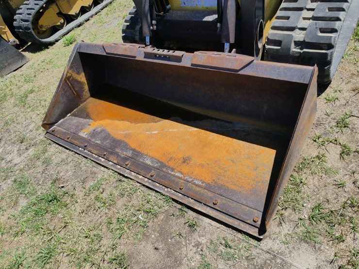 2018-new-holland-c232-image-10