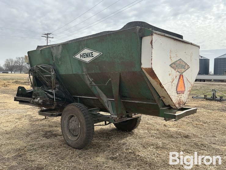 henke-h12a-feed-wagon-image-7