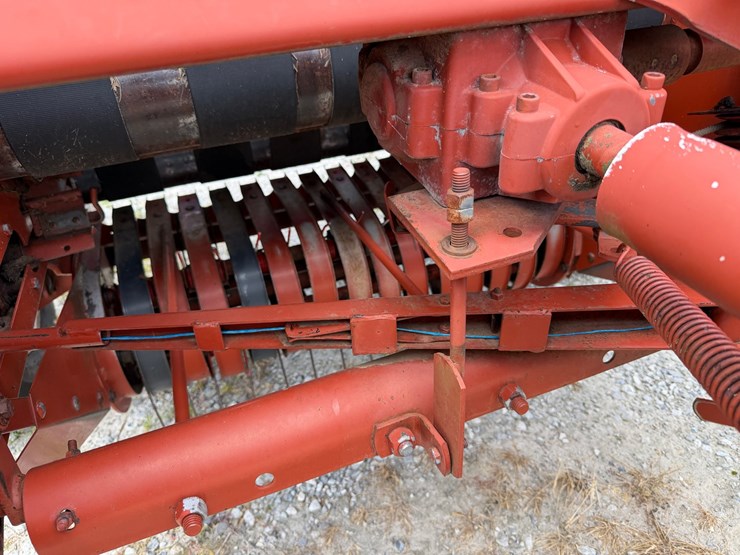 hesston-530-image-3