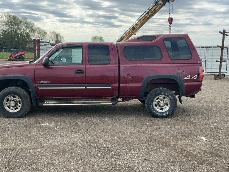 2005-chevrolet-silverado-2500hd-image-2