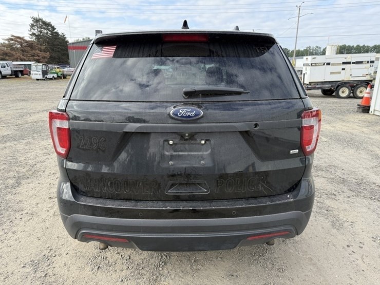 2017-ford-explorer-image-5