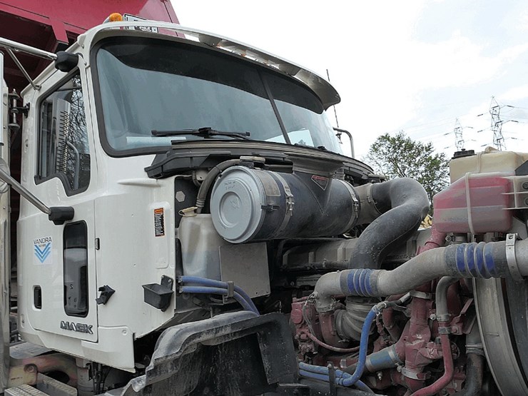 2017-mack-granite-gu713-image-51