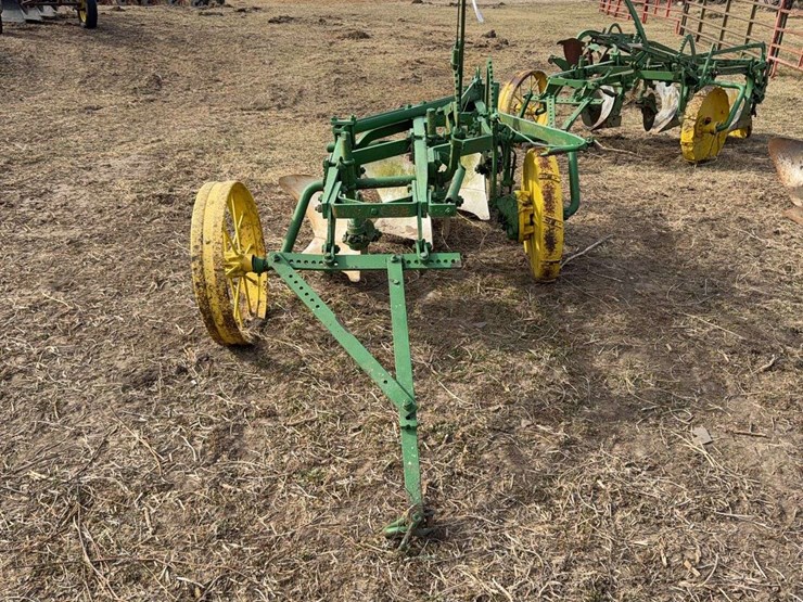 john-deere-pull-type-three-bottom-plow-image-8