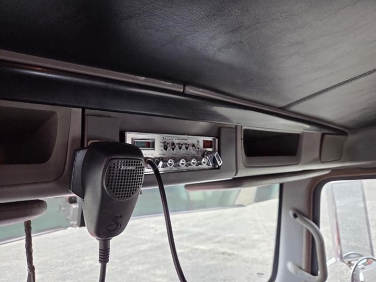 2012-kenworth-t800-image-28