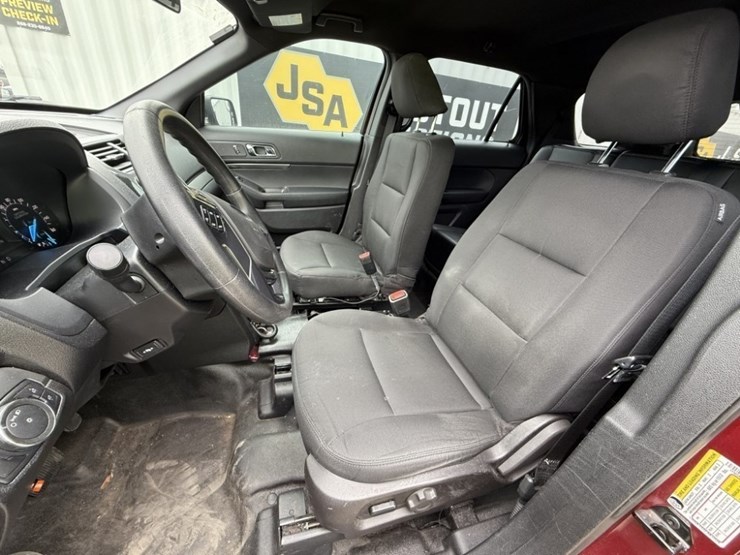 2017-ford-explorer-image-23
