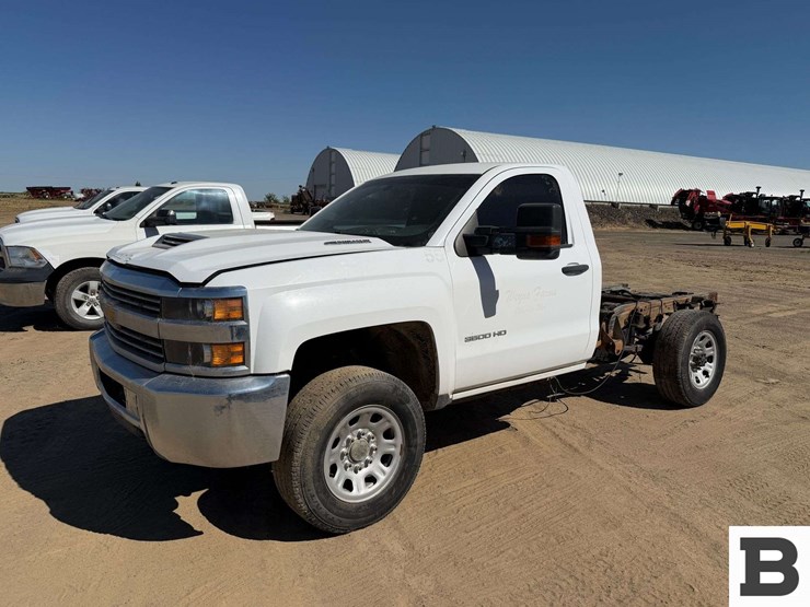 2017-chevrolet-silverado-3500-image-1