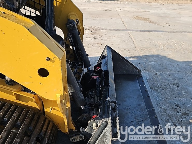2025-caterpillar-255-image-12