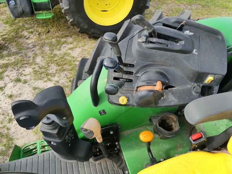 2023-john-deere-5105m-image-10