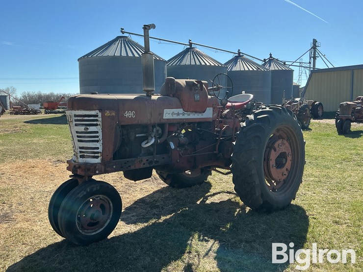 1955-farmall-400-2wd-tractor-image-1