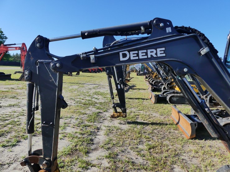 2018-deere-17g-image-7