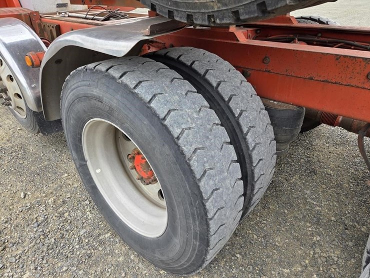 2016-peterbilt-367-image-63