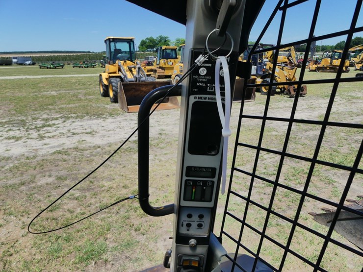 2018-new-holland-c232-image-17