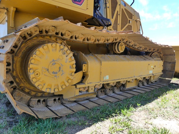 2020-caterpillar-d3-lgp-image-6