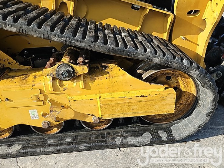 2025-caterpillar-255-image-9