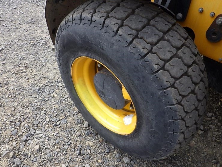 2015-jcb-525-60-image-23