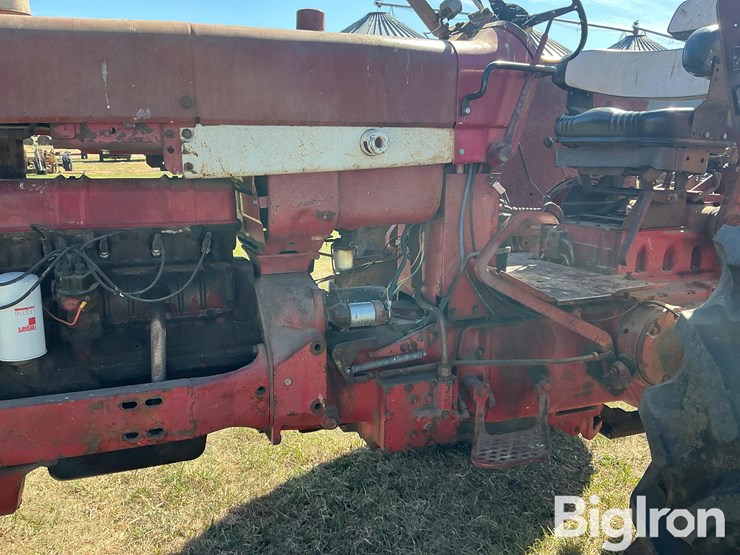 1972-farmall-656-2wd-tractor-image-15