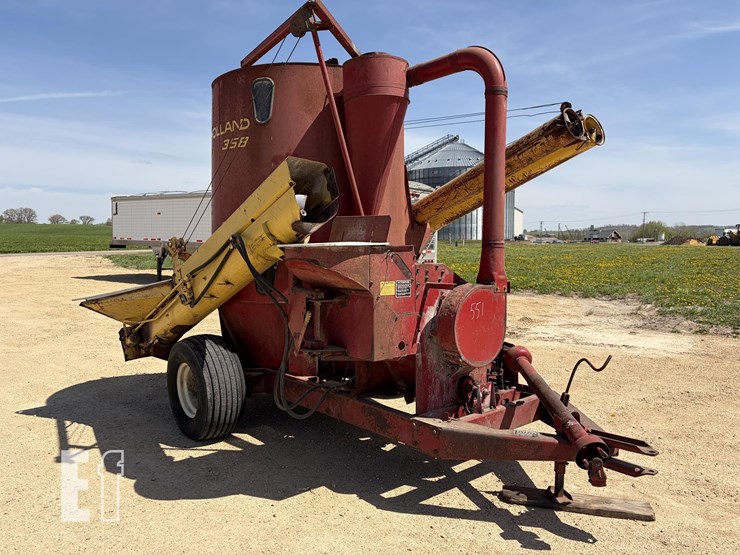 new-holland-358-image-4