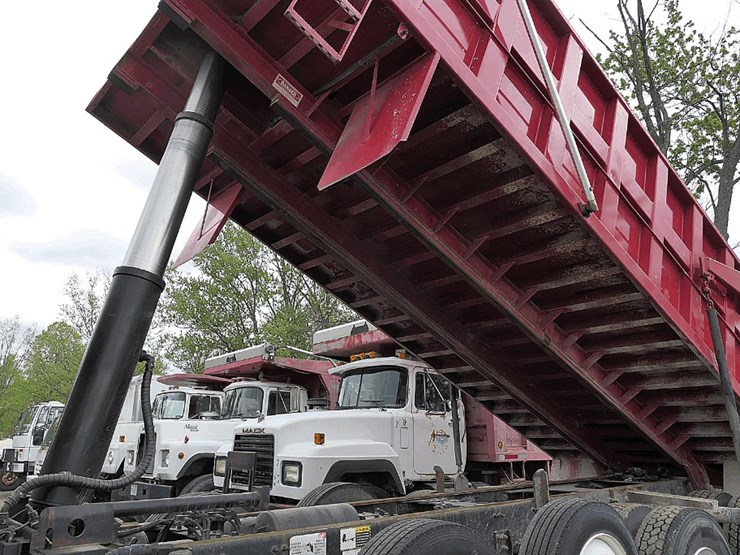 2017-mack-granite-gu713-image-38