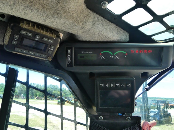2019-deere-331g-image-16