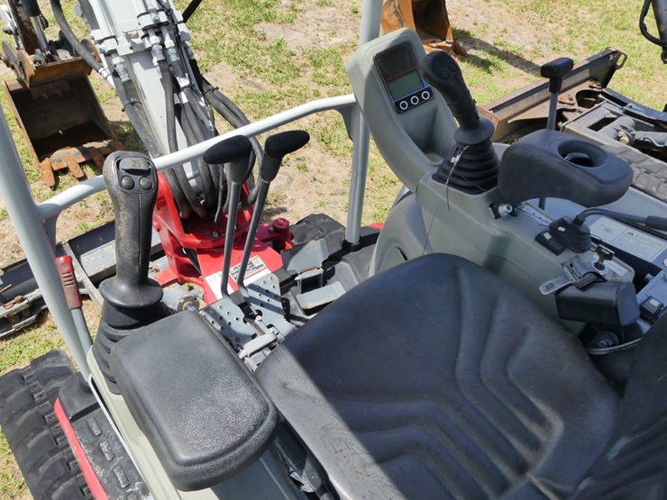 2020-takeuchi-tb225-image-13