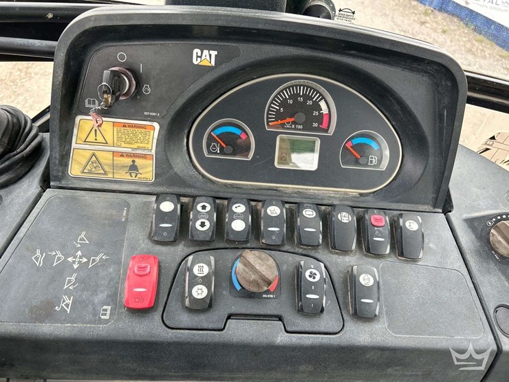 2013-caterpillar-420f-image-18