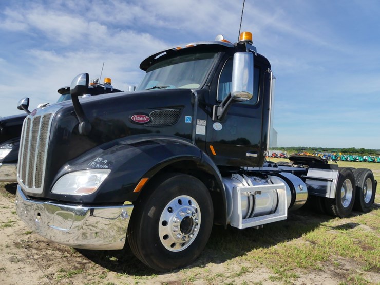 2019-peterbilt-579-image-2