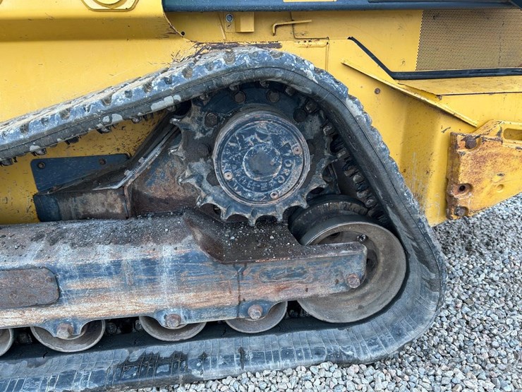 2021-deere-331g-image-18