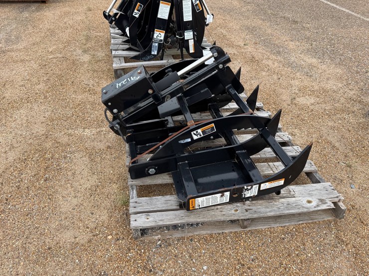 #9124-•-worksaver-48"-skid-steer-grapple(electric-control)-image-2