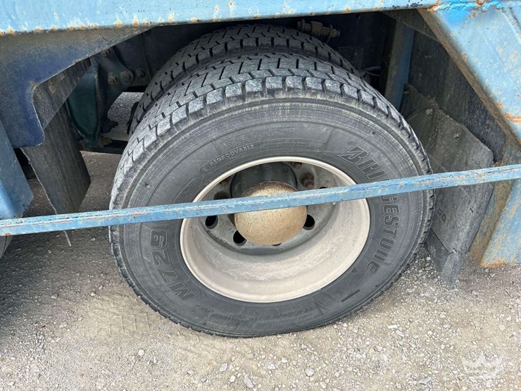2001-freightliner-fl112-image-36