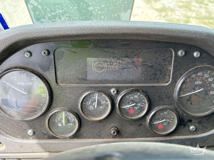 2020-peterbilt-520-image-15