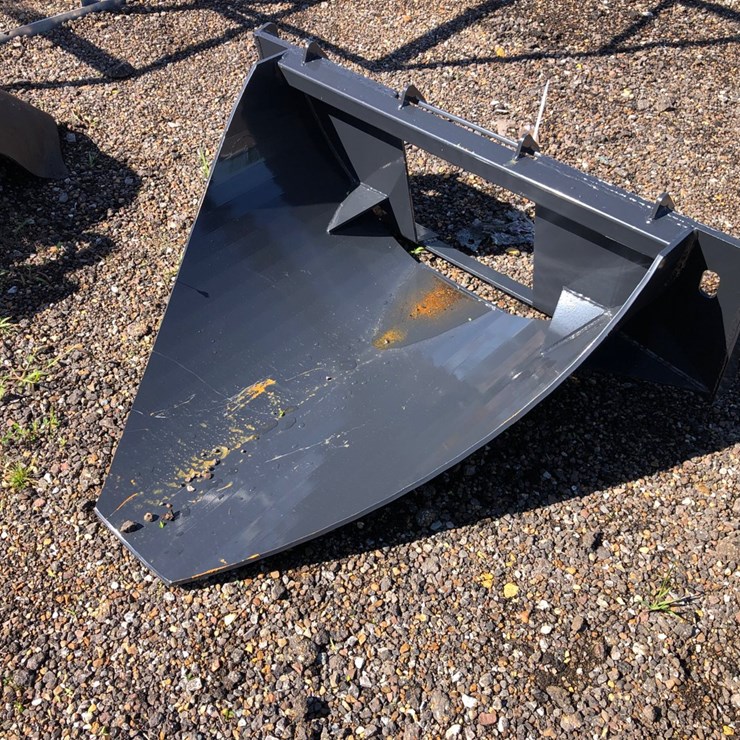 #61 • SKID STEER SPADE BUCKET