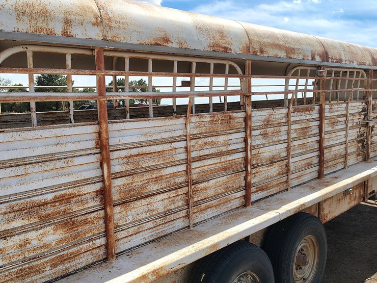 1995-gooseneck-6'8"x24'-livestock-trailer-image-2