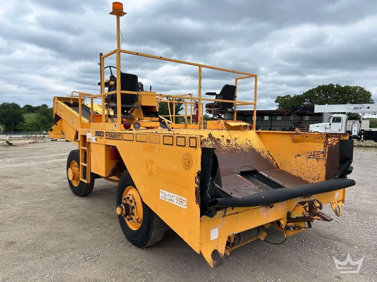 2003-rasco-9010-asphalt-chip-spreader-image-2
