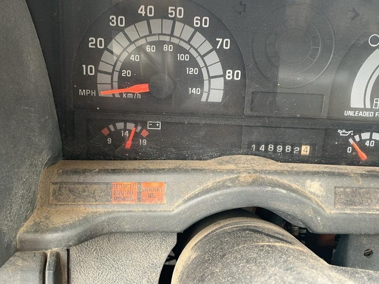 #1952-•-2000-gmc-6500-flatbed-truck-image-99