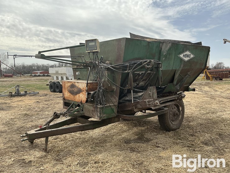 henke-h12a-feed-wagon-image-1
