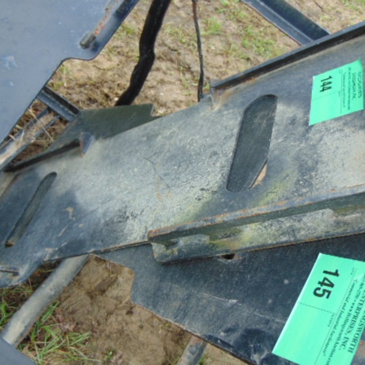 SKID STEER QUICK ATTACH PLATE