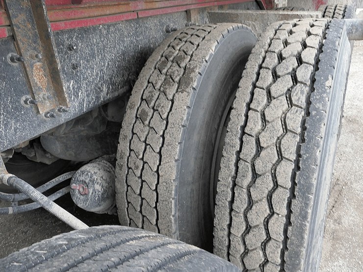 2017-mack-granite-gu713-image-15
