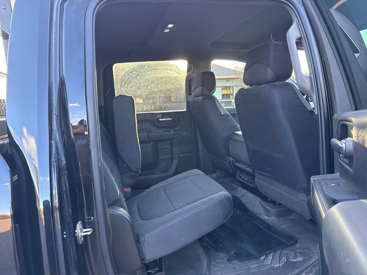 2022-chevrolet-3500-image-28