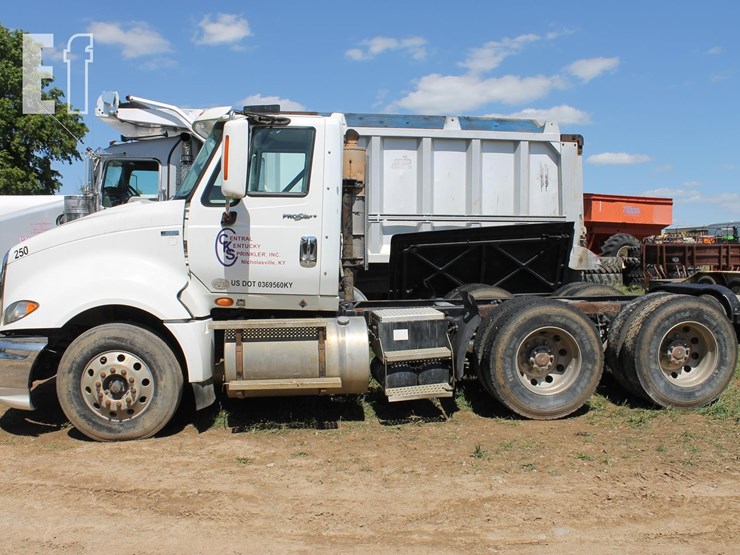 2010-international-prostar-image-2