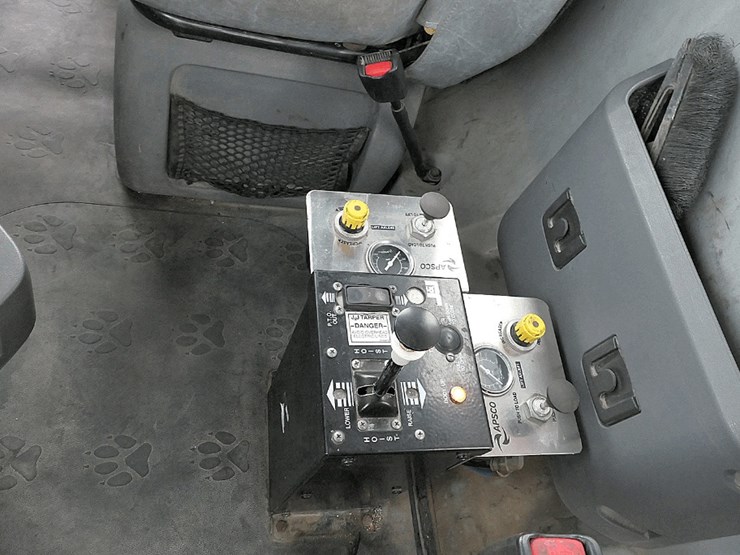 2017-mack-granite-gu713-image-64