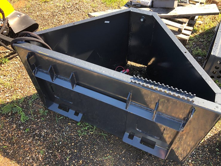 #48-•-concrete-bucket-w-hydraulic-chute-image-2