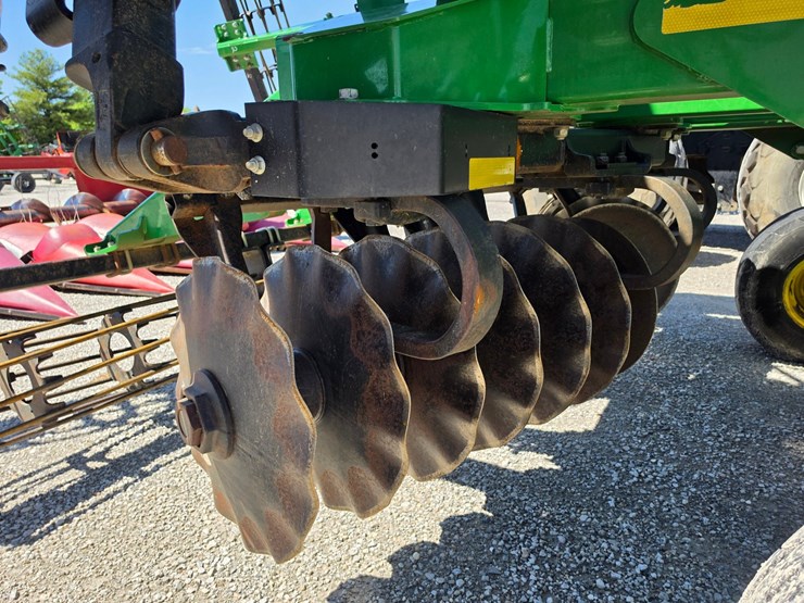 2016-john-deere-2623vt-image-8