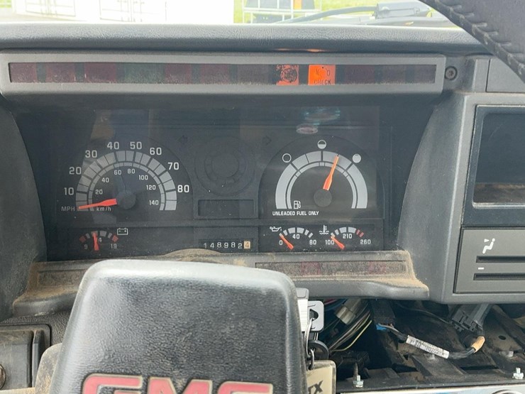 #1952-•-2000-gmc-6500-flatbed-truck-image-89