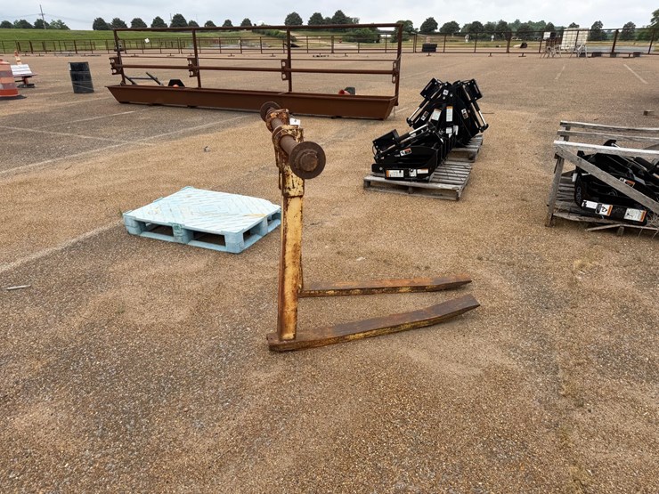 #9112-•-set-of-backhoe-forks-image-2