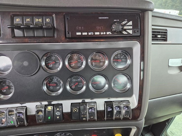 2015-kenworth-t800-image-17