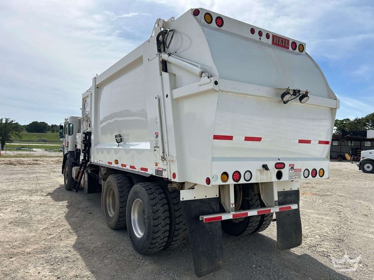 2019-peterbilt-520-image-2
