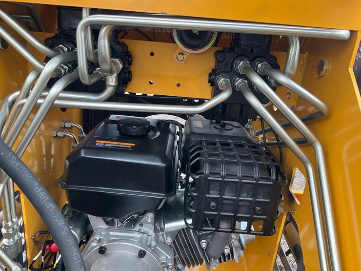 #1006-•-unused-2025-zjz-380-mini-skid-steer-loader-image-16