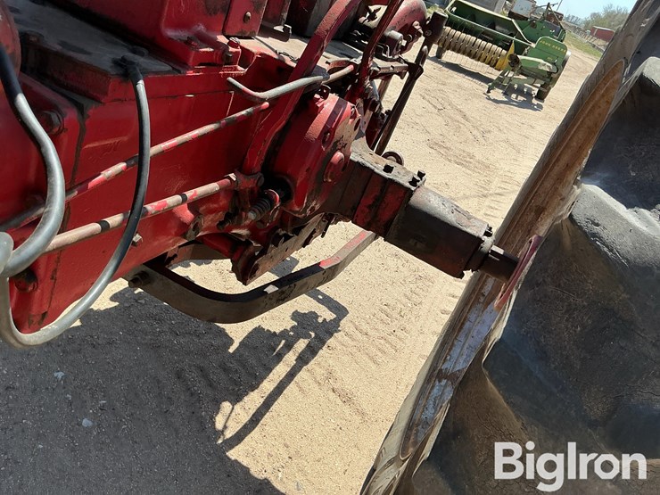 1956-farmall-400-2wd-tractor-image-17